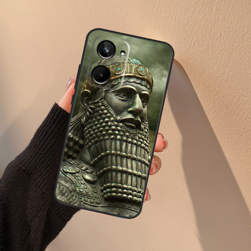 Custodia artistica con statua  - Realme C67 recensione e prezzo